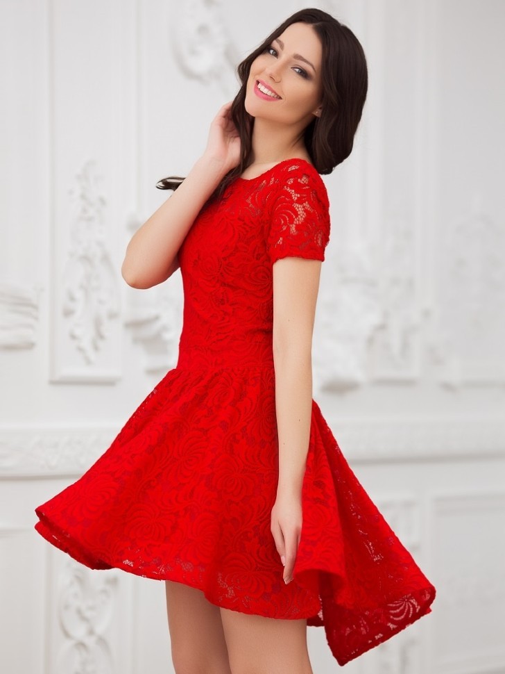 Показать красное платье